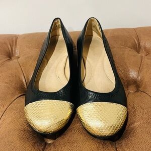 AEROSOLES Black and Gold Ballet Flats
